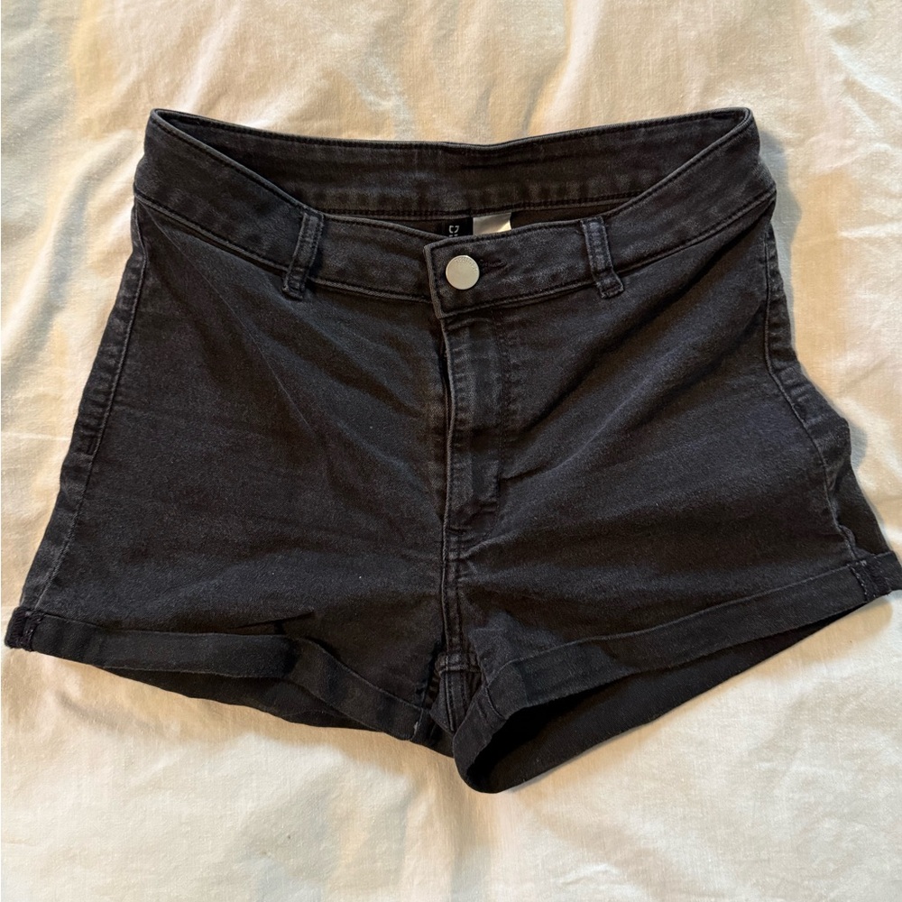 H&M Black High Waist Women's Roll Up Denim Shorts, size 6